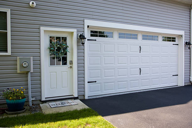 24/7 Emergency Garage Door Panel Replacement experts in Airport, CA